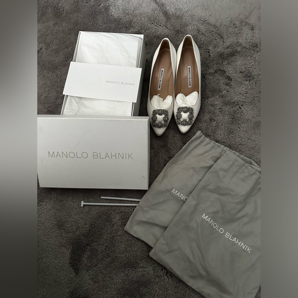 Satin wedding Manolo Blahnik-Hangisi 70